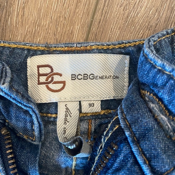 BCBG size 30” waist Jean shorts with detailing on right back pocket - Picture 3 of 4